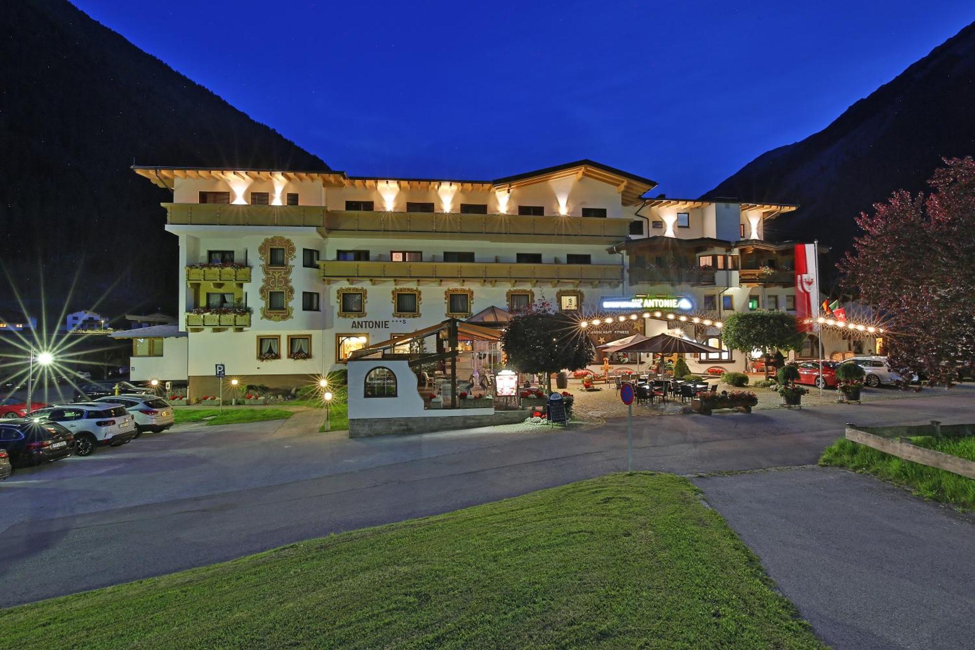 Bergsporthotel Antonie Gries im Sellrain Exterior foto